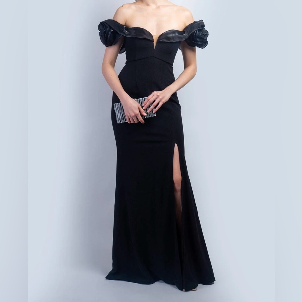 Elegant Off-Shoulder Black Evening Gown